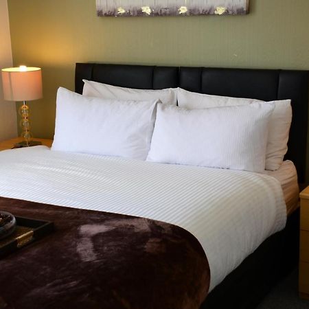 Sm Dreams Unlimited Serviced Accommodation- Stanwell-Staines-Heathrow ภายนอก รูปภาพ