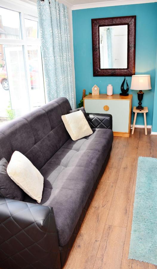 Sm Dreams Unlimited Serviced Accommodation- Stanwell-Staines-Heathrow ภายนอก รูปภาพ