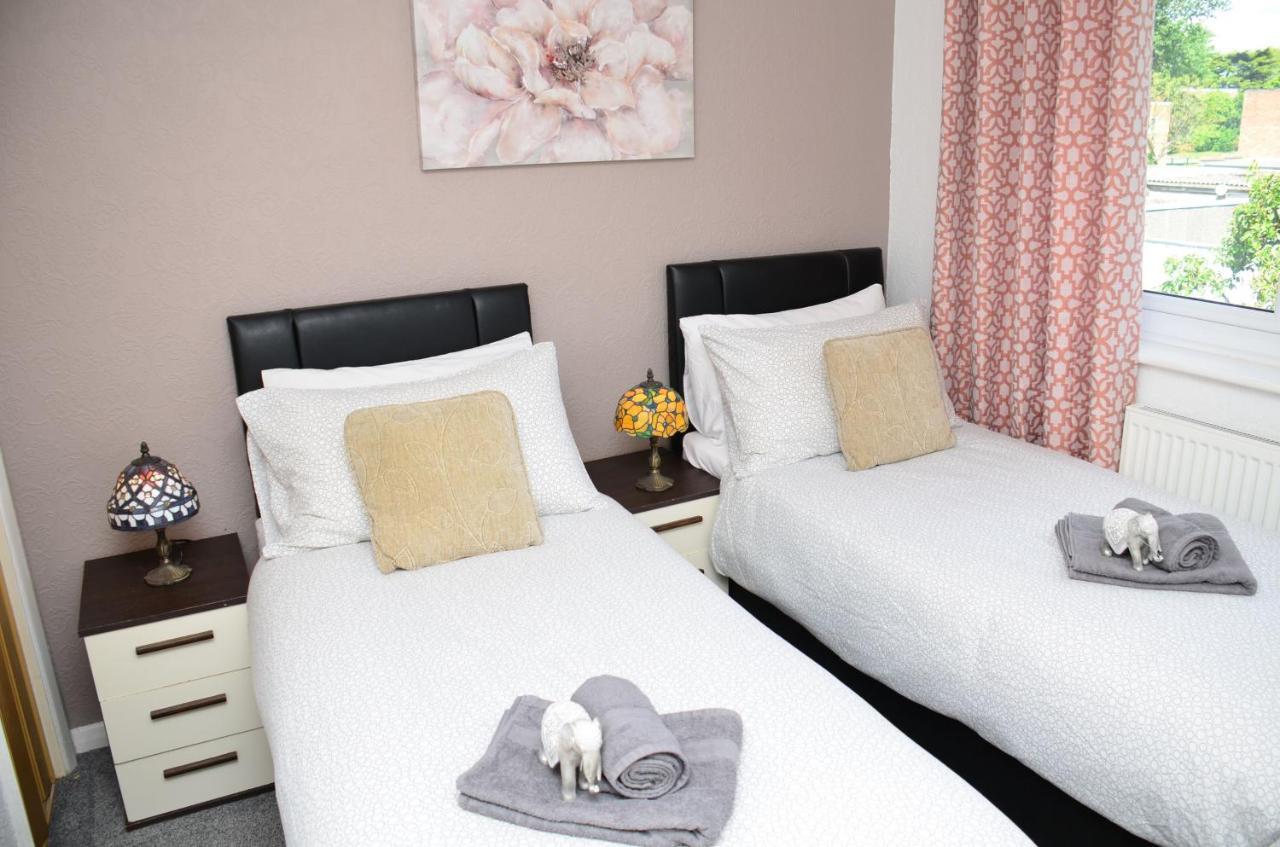 Sm Dreams Unlimited Serviced Accommodation- Stanwell-Staines-Heathrow ภายนอก รูปภาพ