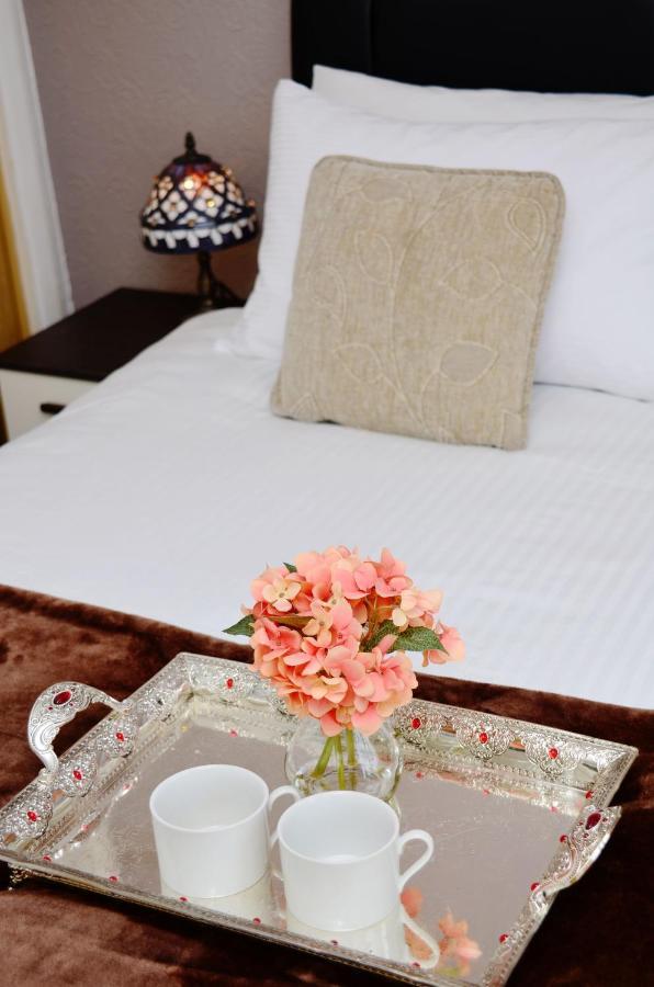 Sm Dreams Unlimited Serviced Accommodation- Stanwell-Staines-Heathrow ภายนอก รูปภาพ