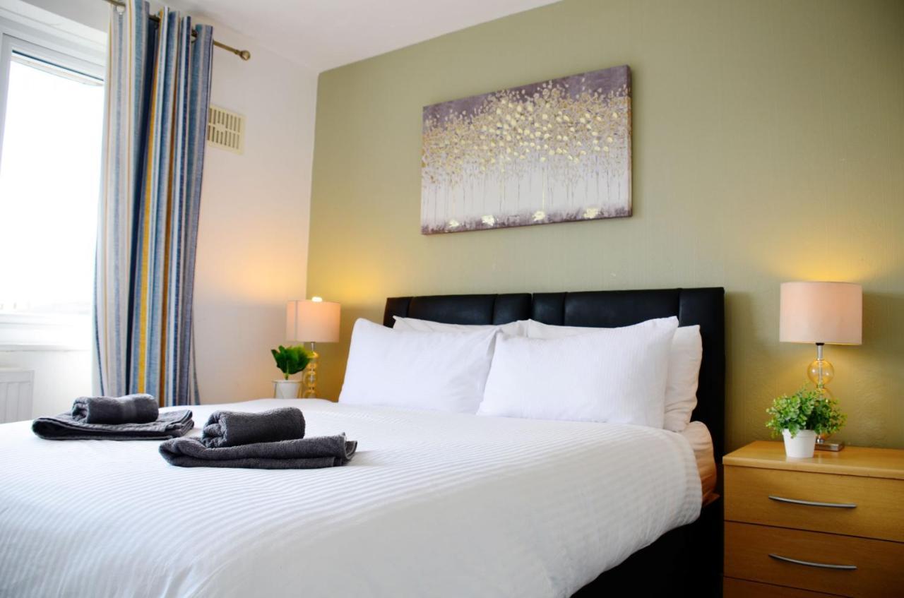 Sm Dreams Unlimited Serviced Accommodation- Stanwell-Staines-Heathrow ภายนอก รูปภาพ