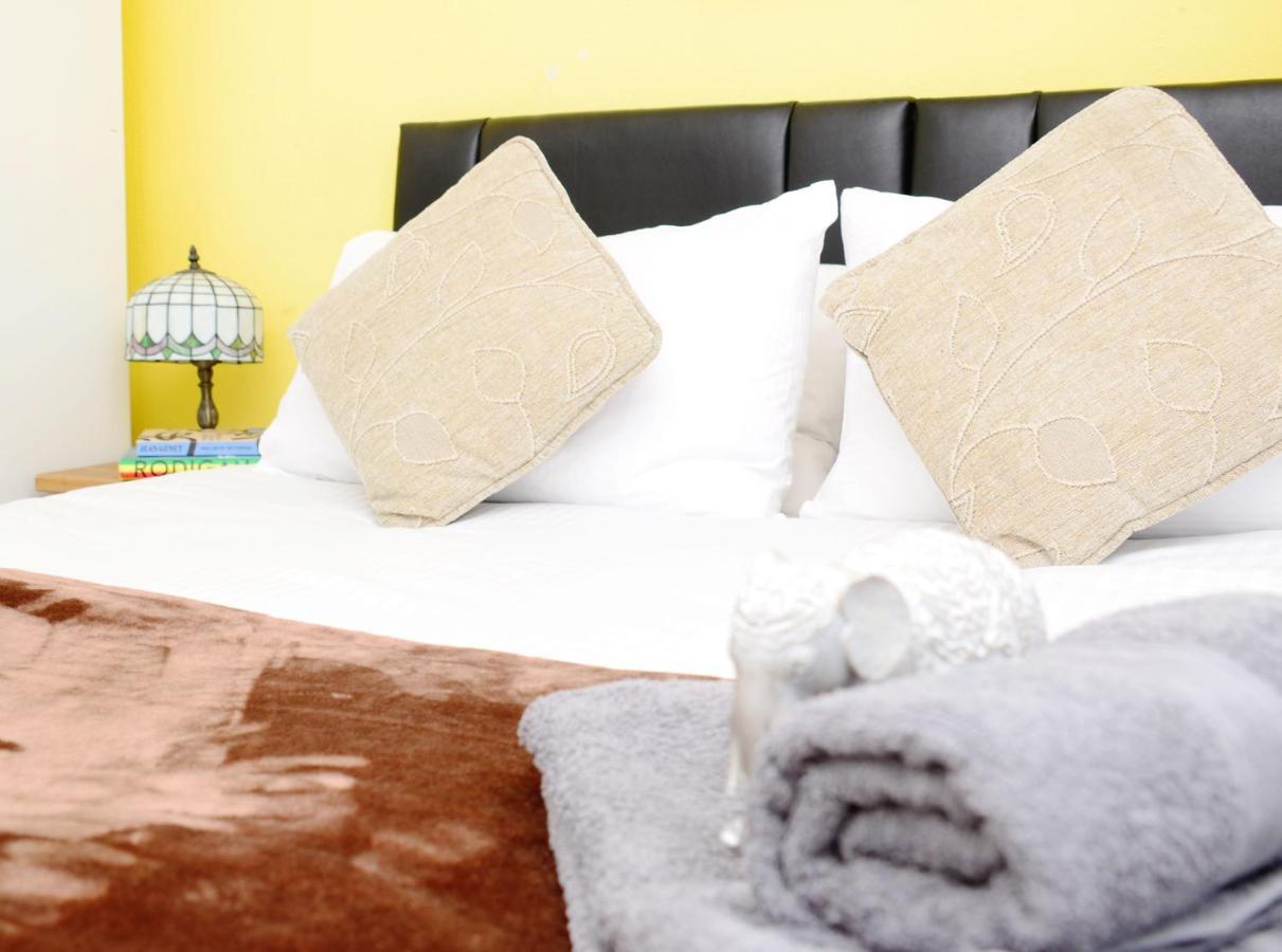 Sm Dreams Unlimited Serviced Accommodation- Stanwell-Staines-Heathrow ภายนอก รูปภาพ