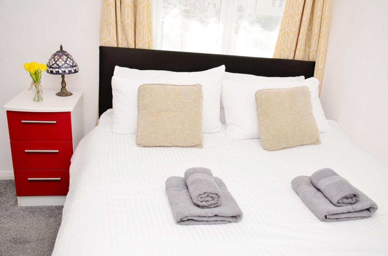 Sm Dreams Unlimited Serviced Accommodation- Stanwell-Staines-Heathrow ภายนอก รูปภาพ