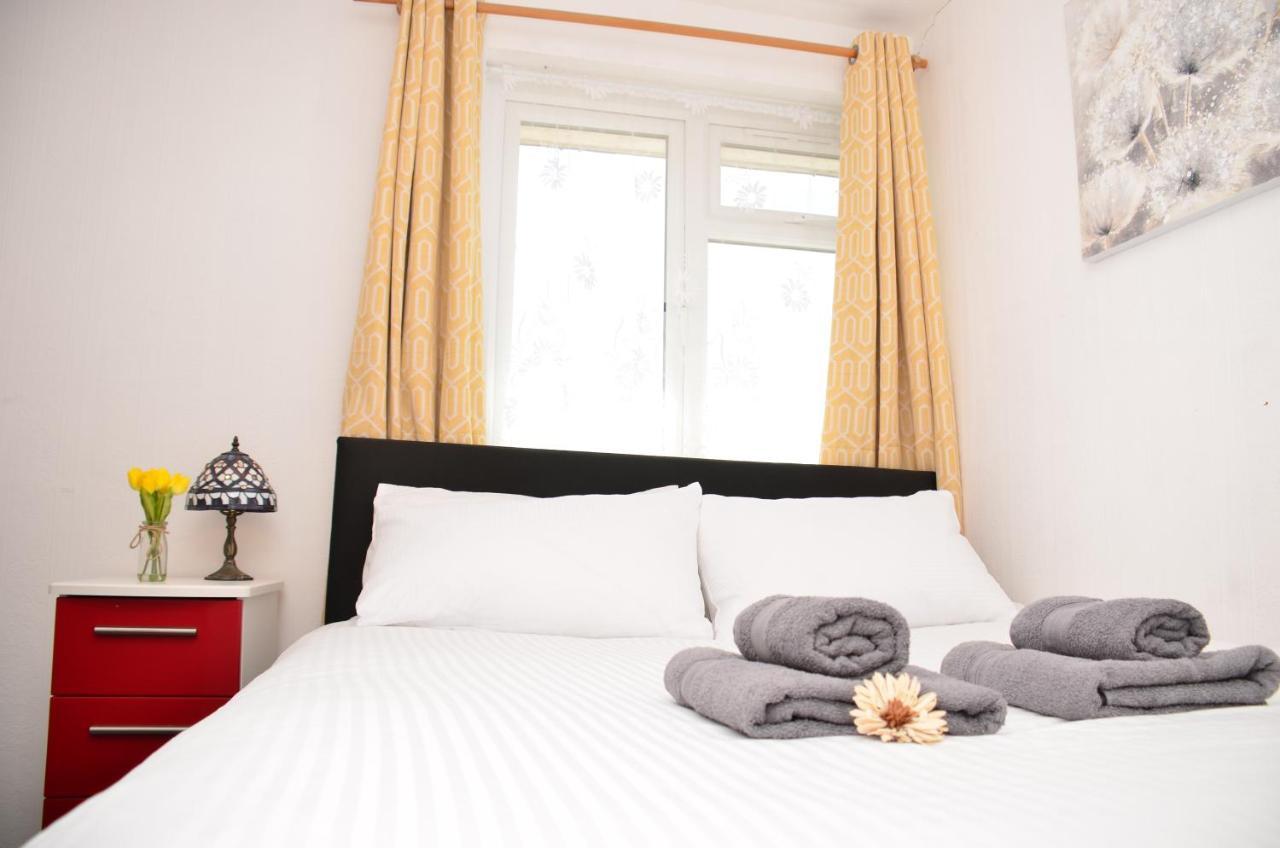 Sm Dreams Unlimited Serviced Accommodation- Stanwell-Staines-Heathrow ภายนอก รูปภาพ