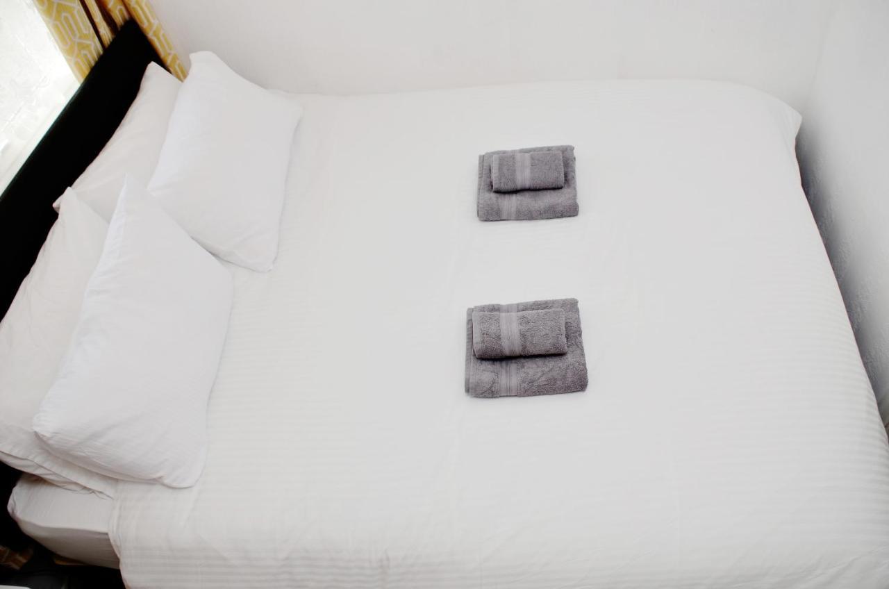 Sm Dreams Unlimited Serviced Accommodation- Stanwell-Staines-Heathrow ภายนอก รูปภาพ