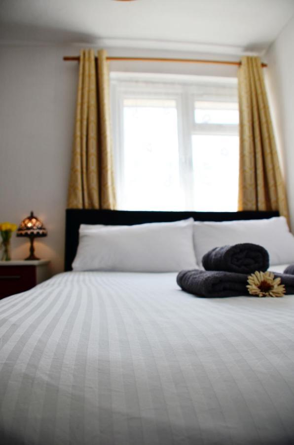 Sm Dreams Unlimited Serviced Accommodation- Stanwell-Staines-Heathrow ภายนอก รูปภาพ