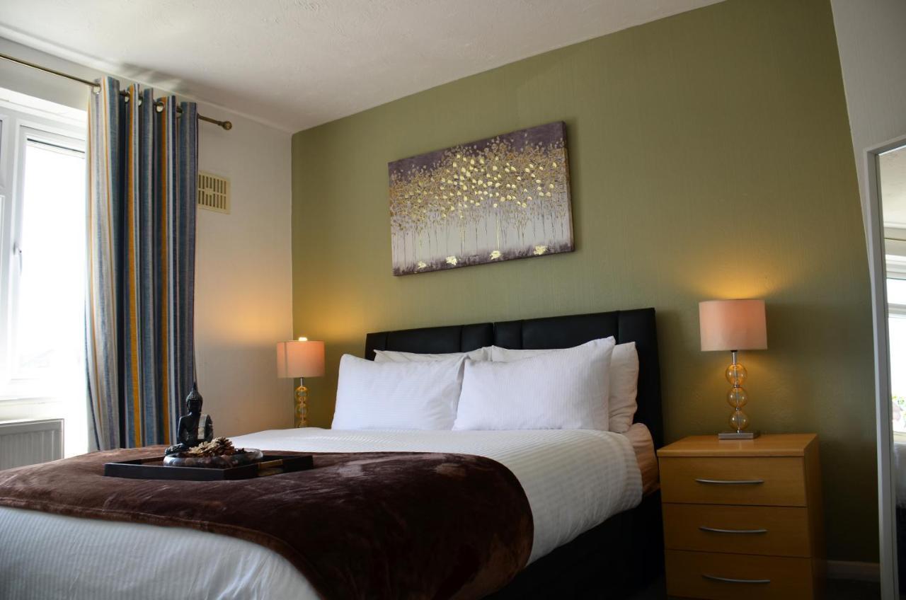 Sm Dreams Unlimited Serviced Accommodation- Stanwell-Staines-Heathrow ภายนอก รูปภาพ