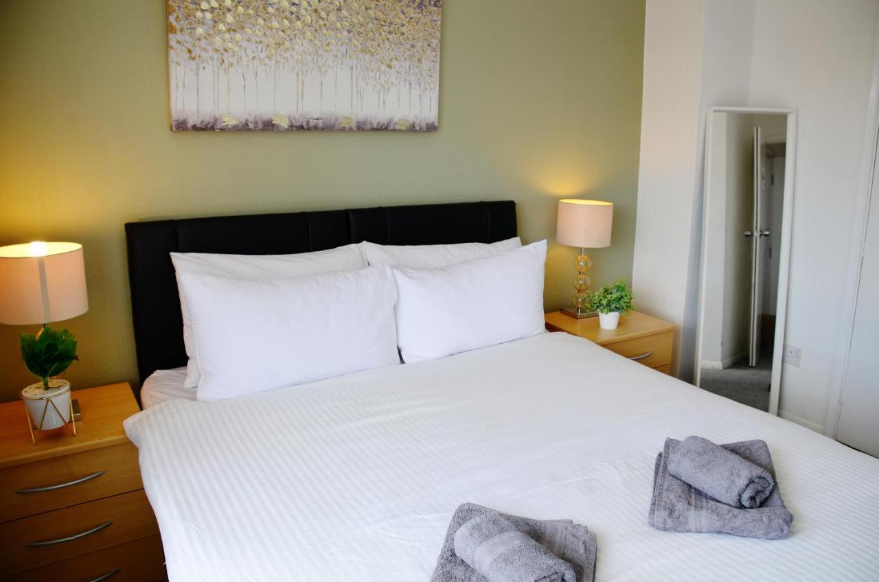 Sm Dreams Unlimited Serviced Accommodation- Stanwell-Staines-Heathrow ภายนอก รูปภาพ