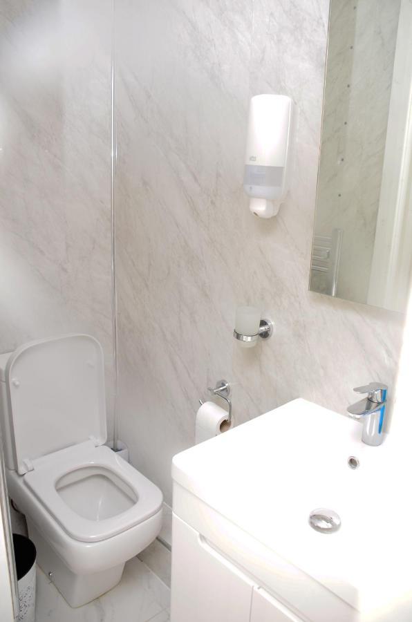 Sm Dreams Unlimited Serviced Accommodation- Stanwell-Staines-Heathrow ภายนอก รูปภาพ