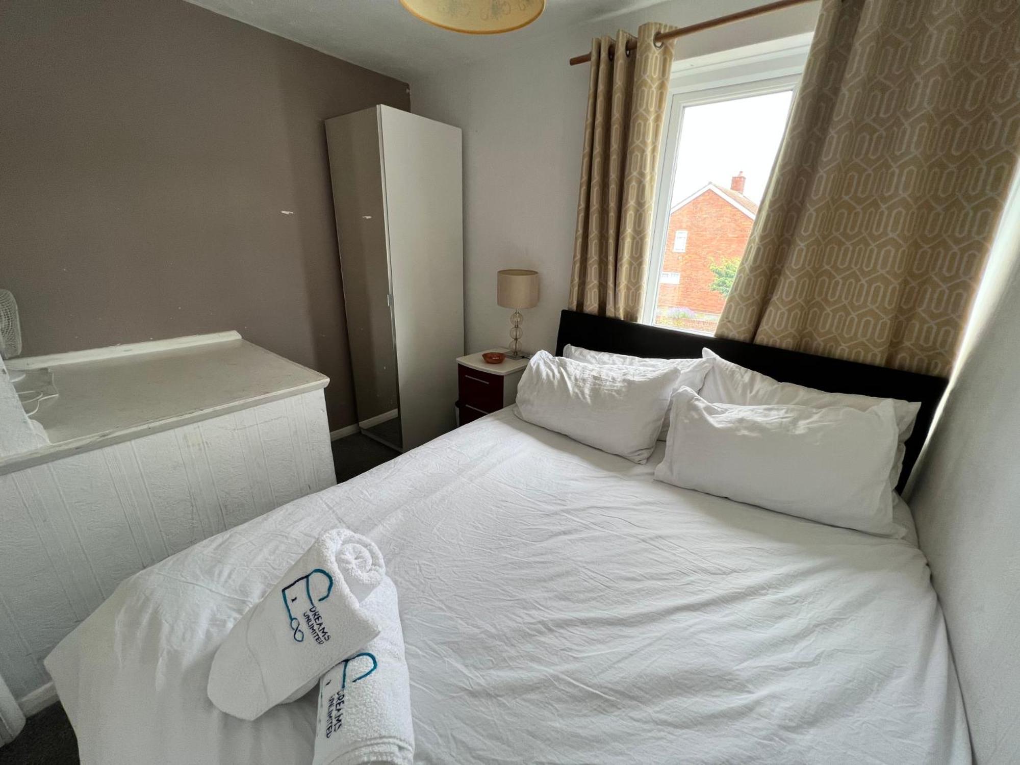 Sm Dreams Unlimited Serviced Accommodation- Stanwell-Staines-Heathrow ภายนอก รูปภาพ